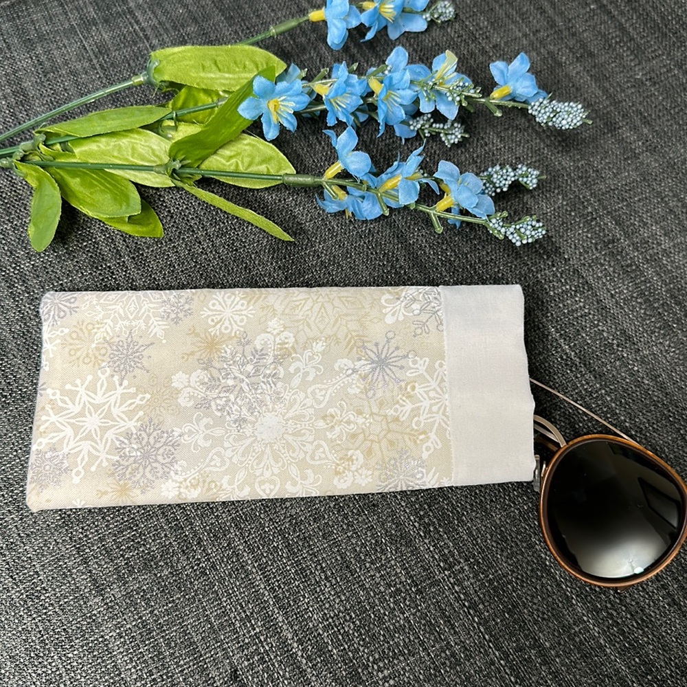 🕶️ Handmade Fabric Sunglass Case - White Snowflakes